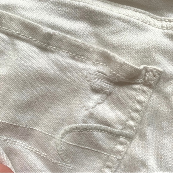 AE- White Distressed Stretch Jegging Crop - Picture 2 of 8